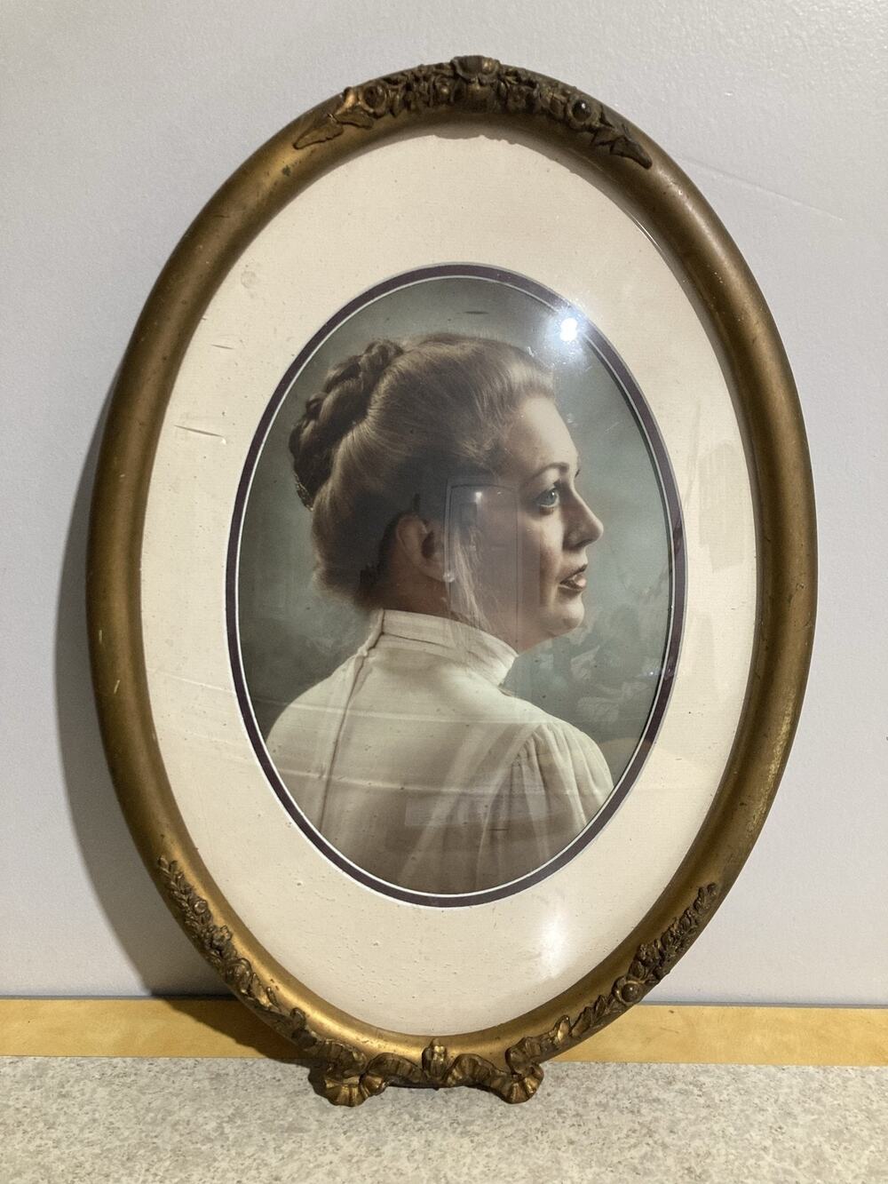 Photographer Color Photo Portrait Woman Profile Oval Gold Frame